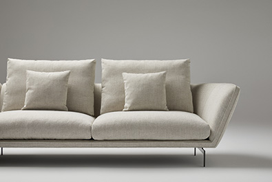 The Disc sofa is a clear example of luxury furniture with a modern design.