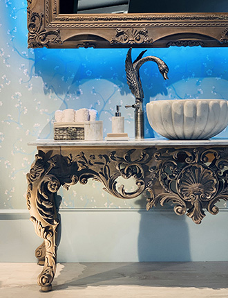 Coleccion Alexandra also manufactures luxury bathroom furniture in classic style from hand-crafted carved wood.