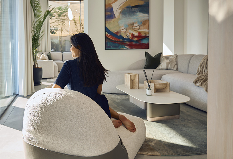 Salón de diseño con muebles Alexandra e interiorismo elegante y contemporáneo