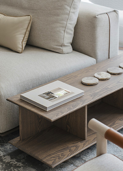 Interiorismo de lujo con muebles de diseño y detalles decorativos de alta gama