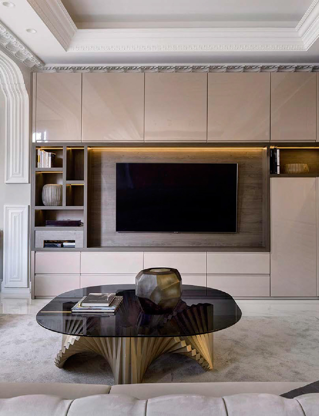Made-to-measure and personalised wall-mounted television set for the design project of a high-end apartment.