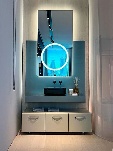 A futuristic bathroom for Moon Suite X, the Alexandra & Grato space designed by Jacobo Ventura for Marbella Design & Art 2022.