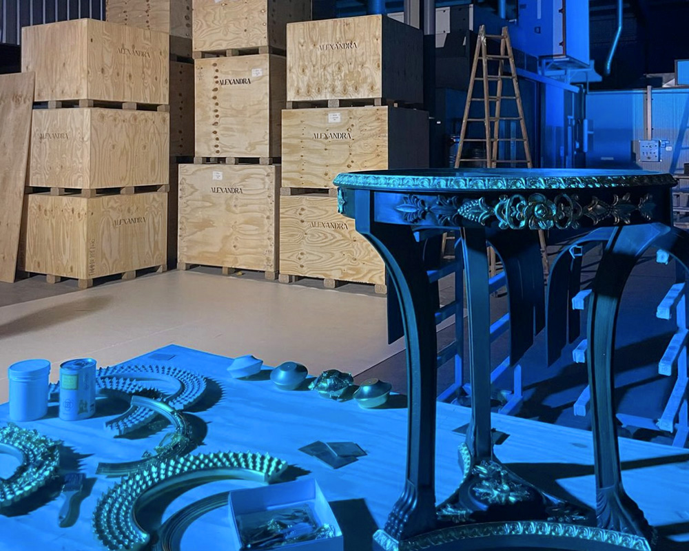 Alexandra presented the manufacturing processes based on tradition and craftsmanship, which have always been the hallmark of the company's identity.