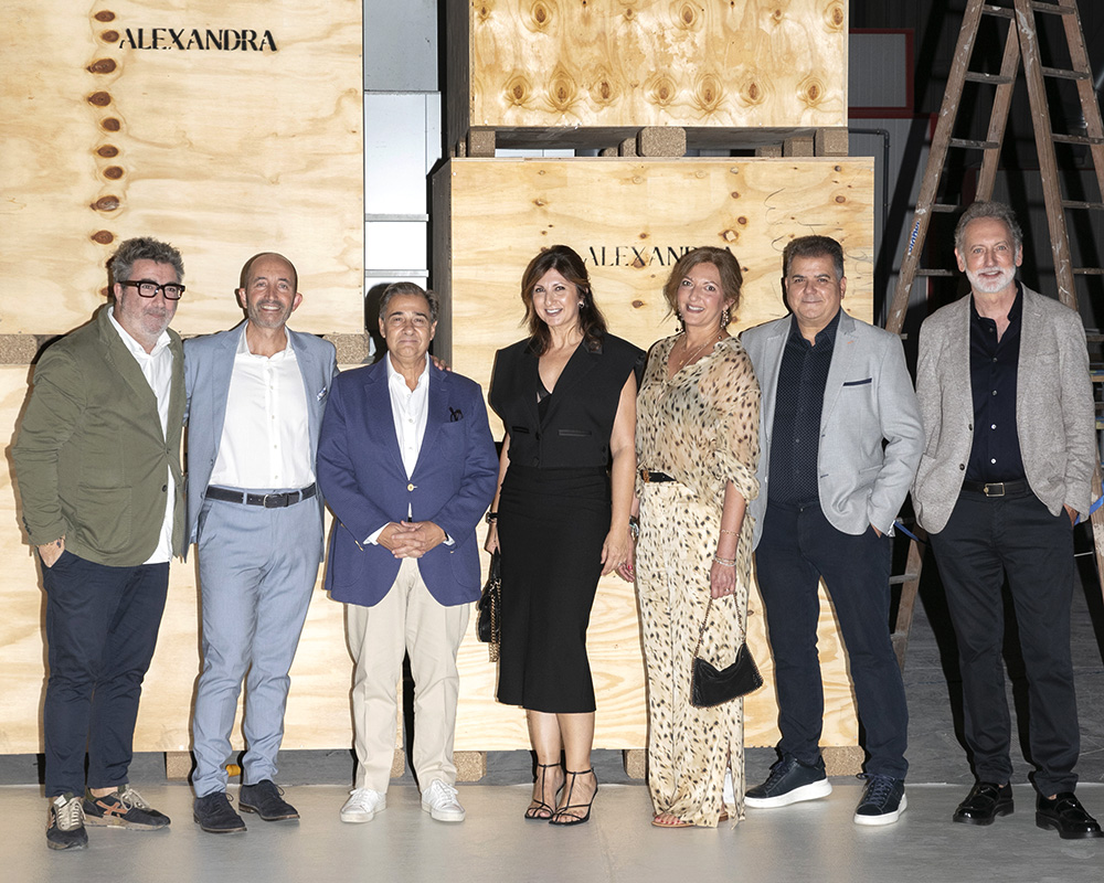 Alexandra, the high-end furniture factory, celebrated its 30th anniversary together with renowned interior design and decoration professionals.