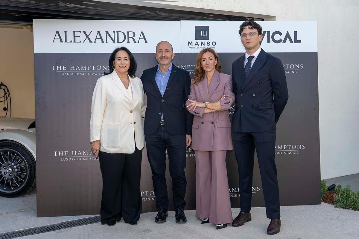 María Medina and Alicia Verdasco from The Hamptons with Johnny Ventura and Agustín Sebastián from Alexandra in a luxury home staging project in Madrid